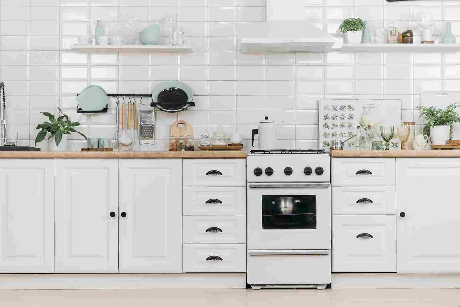 Do White Kitchen Turn Yellow? (Explained)